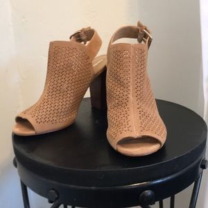 Tahari Margaret Tan Leather High Heal Myles 6.5
